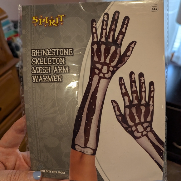 Skeleton Ponch and Skeleton Gloves - Picture 3 of 3